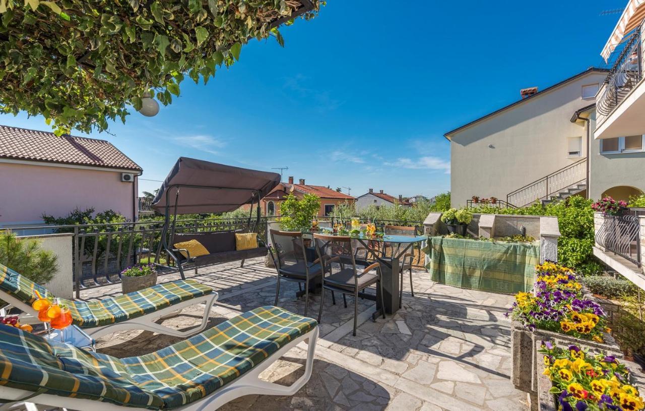 Apartments Loredana Porec Bagian luar foto
