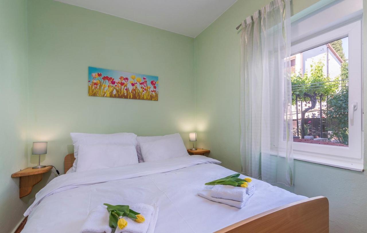 Apartments Loredana Porec Bagian luar foto