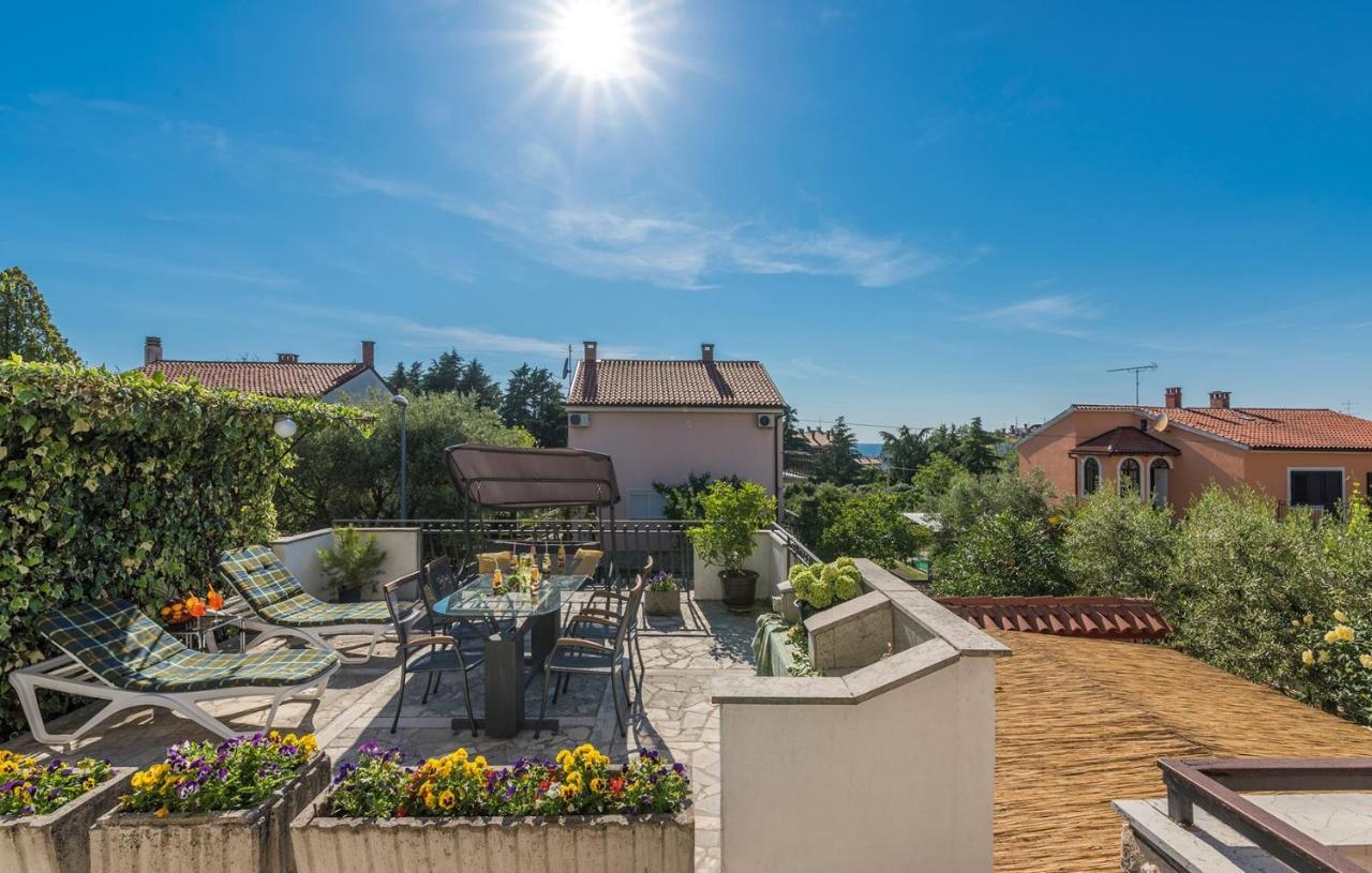 Apartments Loredana Porec Bagian luar foto