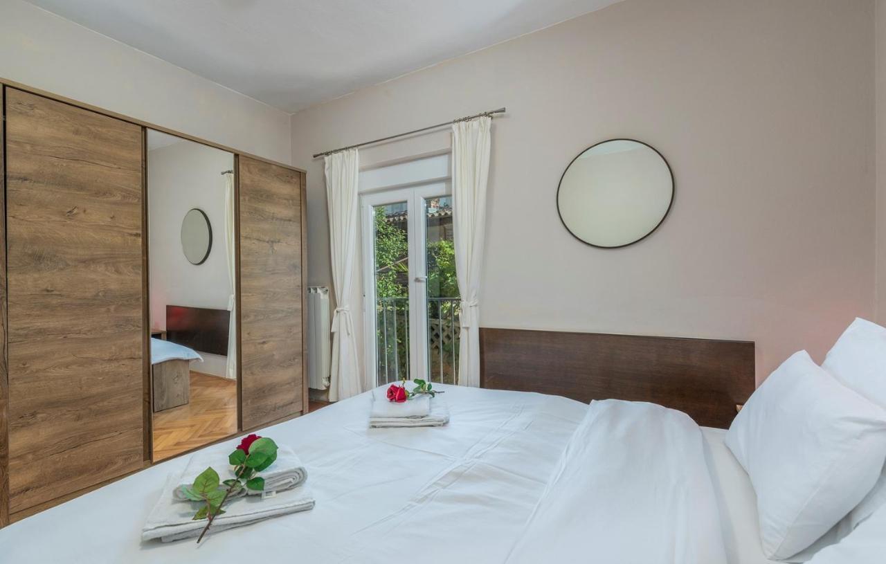 Apartments Loredana Porec Bagian luar foto