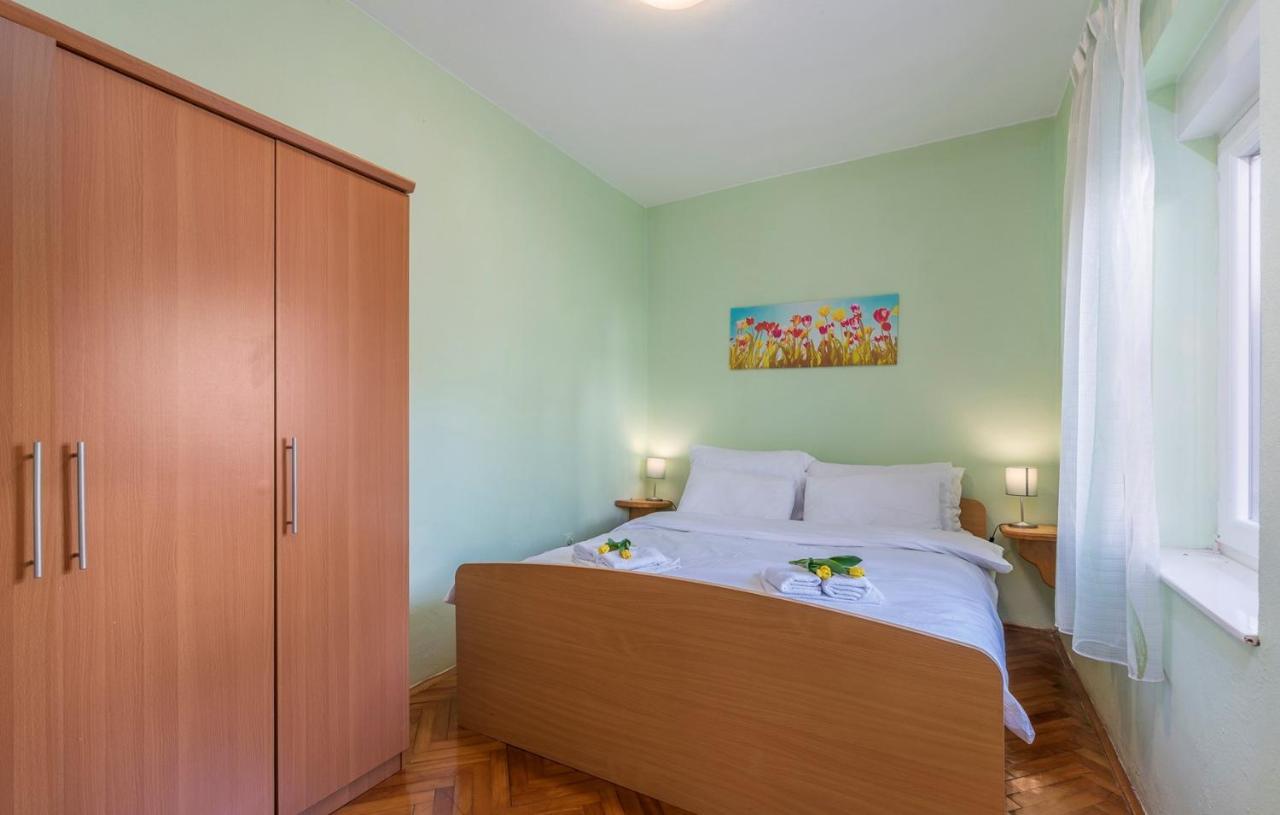 Apartments Loredana Porec Bagian luar foto