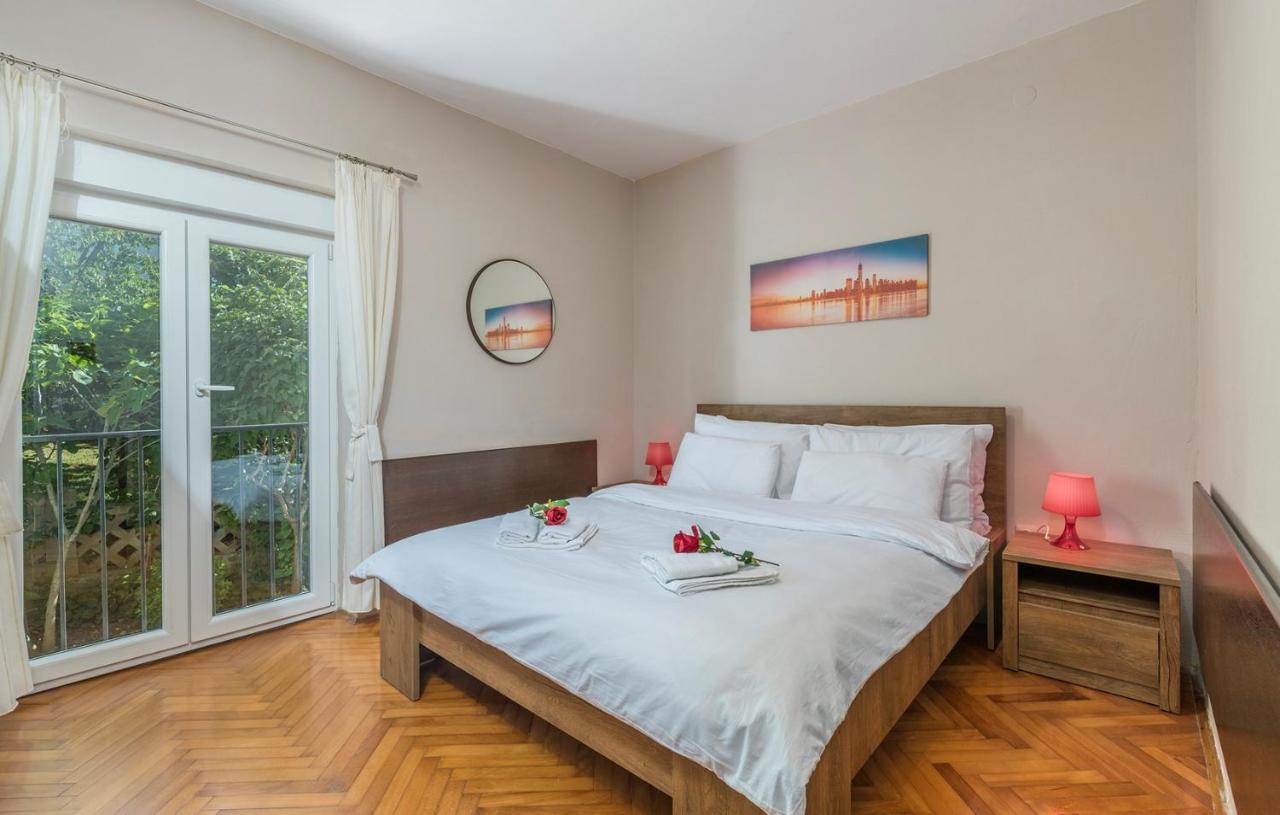 Apartments Loredana Porec Bagian luar foto