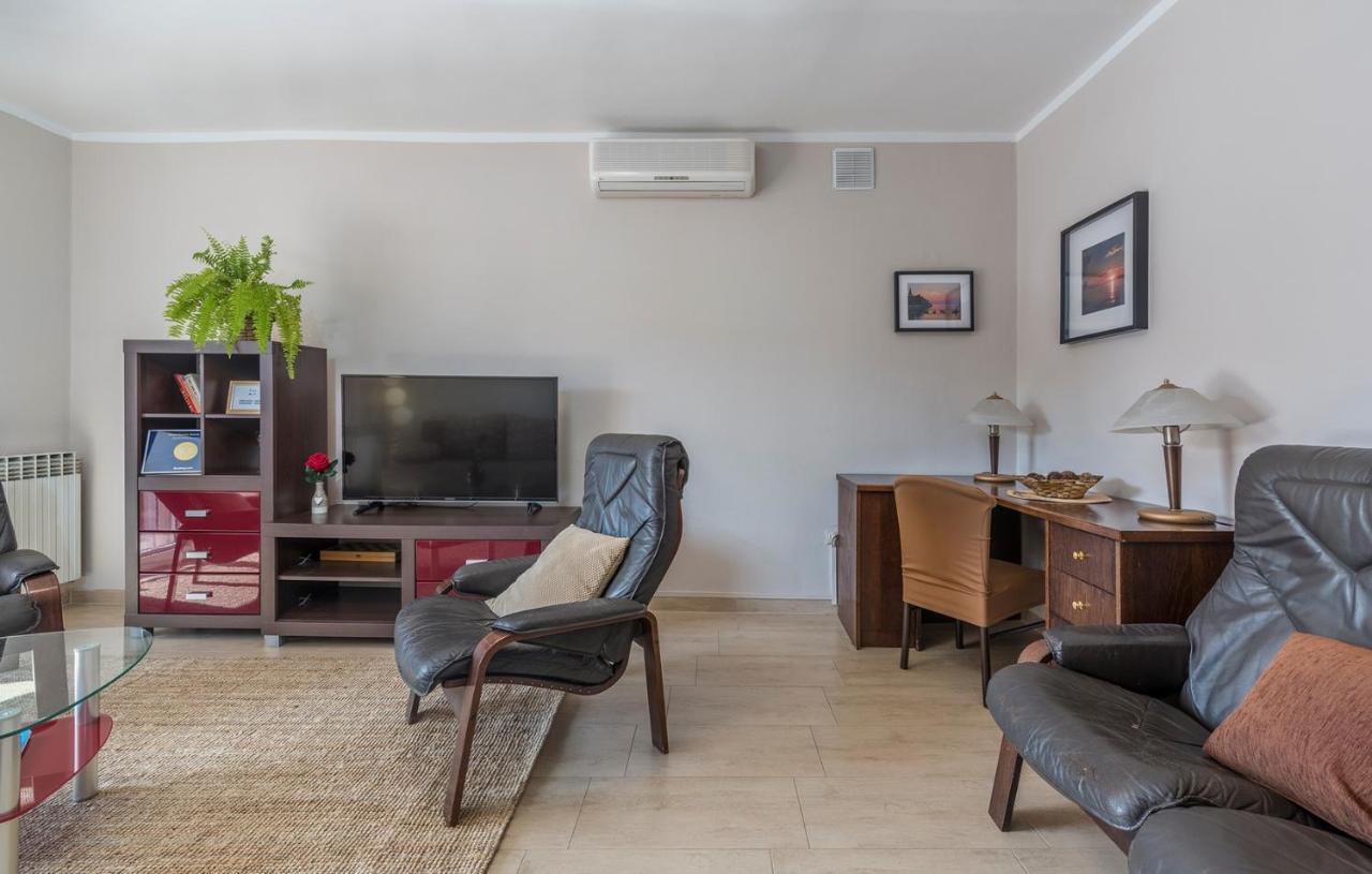 Apartments Loredana Porec Bagian luar foto