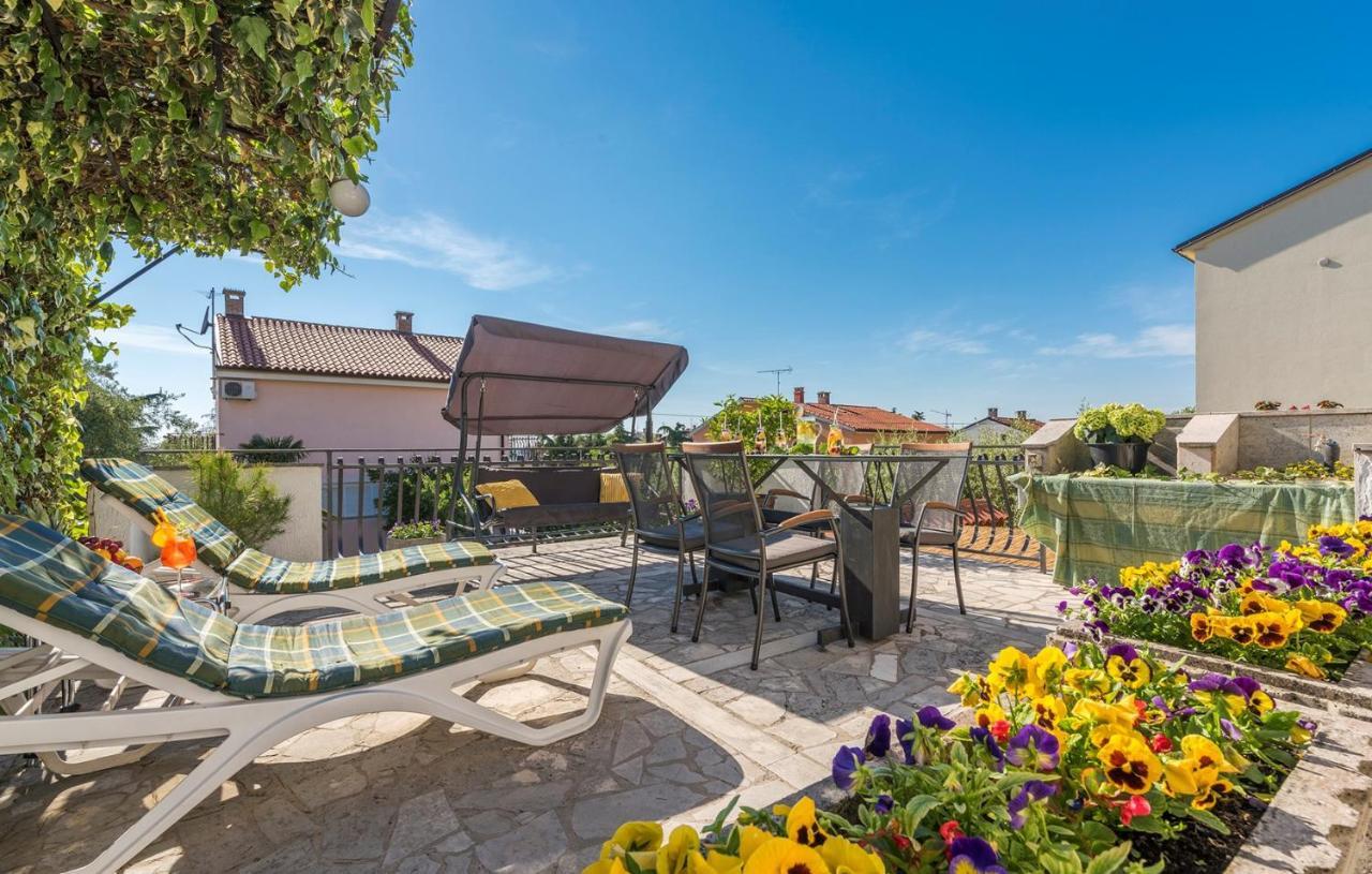 Apartments Loredana Porec Bagian luar foto