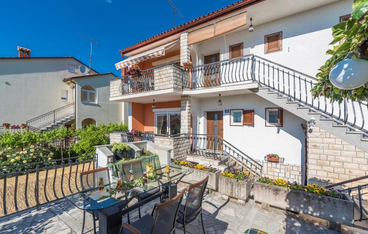 Apartments Loredana Porec Bagian luar foto