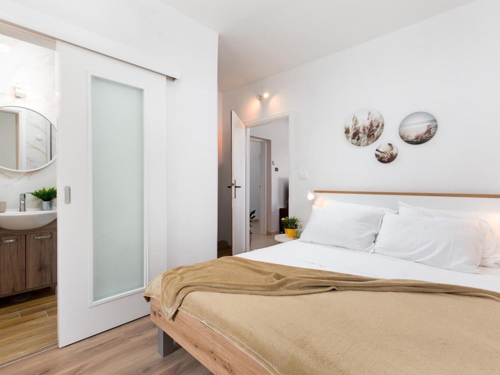 Apartments Loredana Porec Bagian luar foto