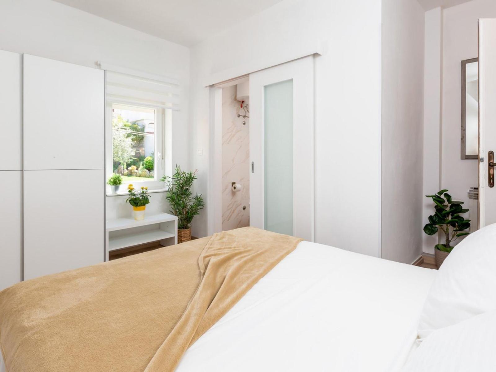 Apartments Loredana Porec Bagian luar foto